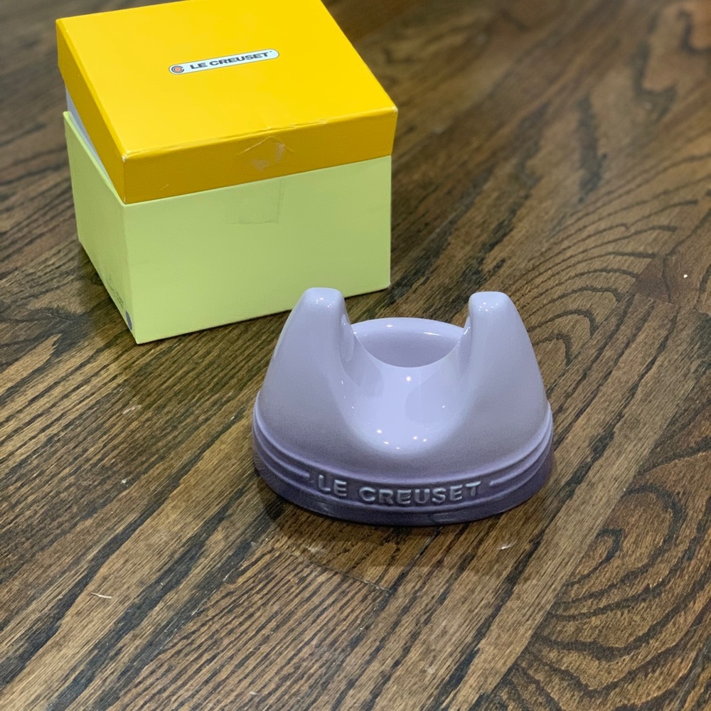 New Le Creuset Pot Lid Holder in Bluebell Purple Stoneware